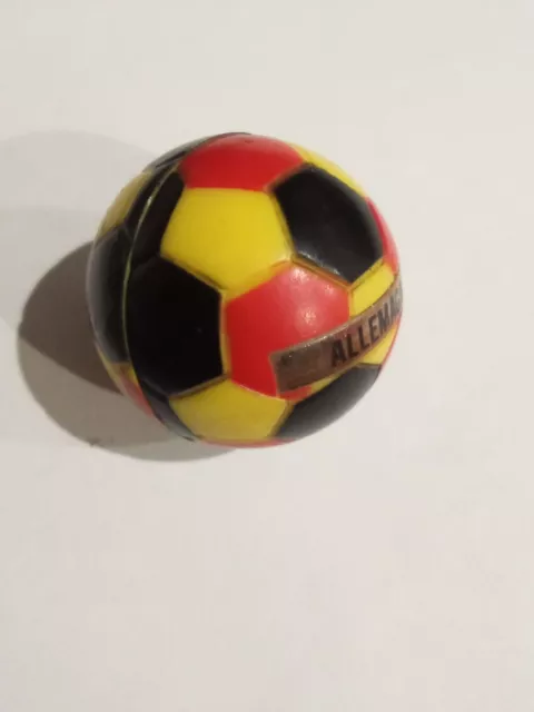 Pin's Ballon De Football Lumineux , Allemagne