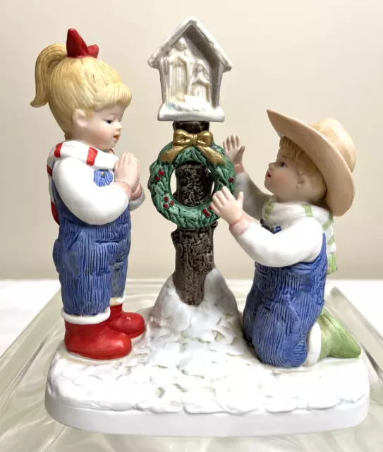 Homco Christmas Denim Days Boy And Girl Wreath And Nativity Kneeling In Snow Vtg