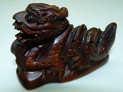 Vintage Japanese Detailed Hand-Carved Wooden Netsuke Fearsome Shoo Dog, L 6.8 cm