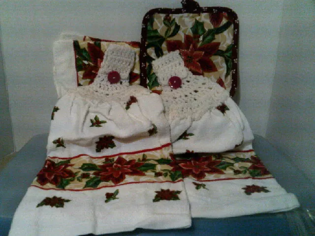4 Pc  Kitchen Set-2 Hanging Towel+ 2 Other Pcs- Red Poinsettia–New–Free Ship #10
