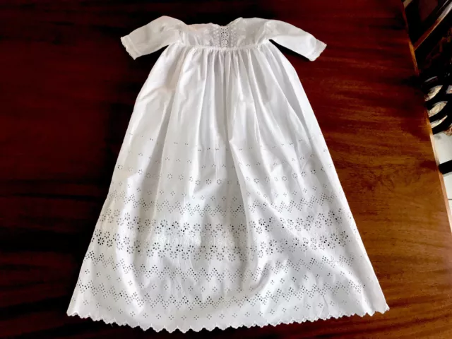 Vintage Childs Broderie Anglaise White Cotton Lace Christening dress Gown Doll ? 2