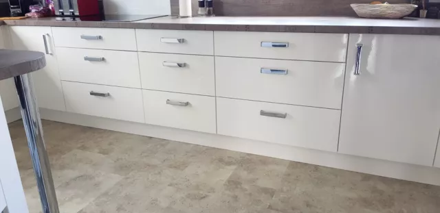 Kitchen unit doors and drawer fronts.  Gloss White