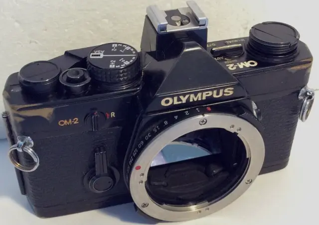 Solo cuerpo de cámara fotográfica Olympus OM2 MD SLR 35 mm - negro, montaje OM. No funciona