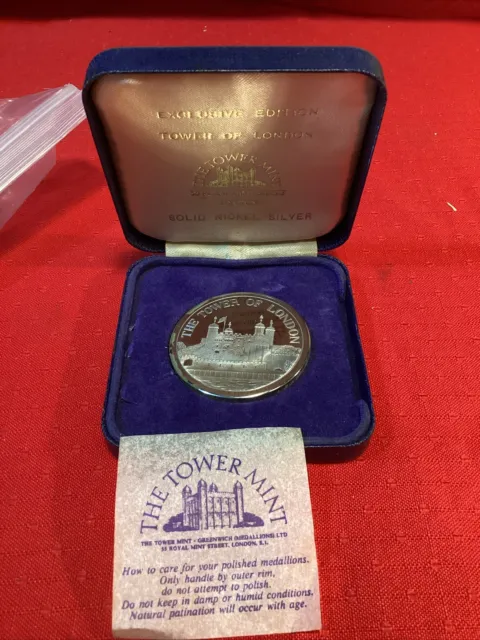 TOWER OF LONDON EXCLUSIVE EDITION Solid NICKEL SILVER COIN WITH CASE 1980 Bird