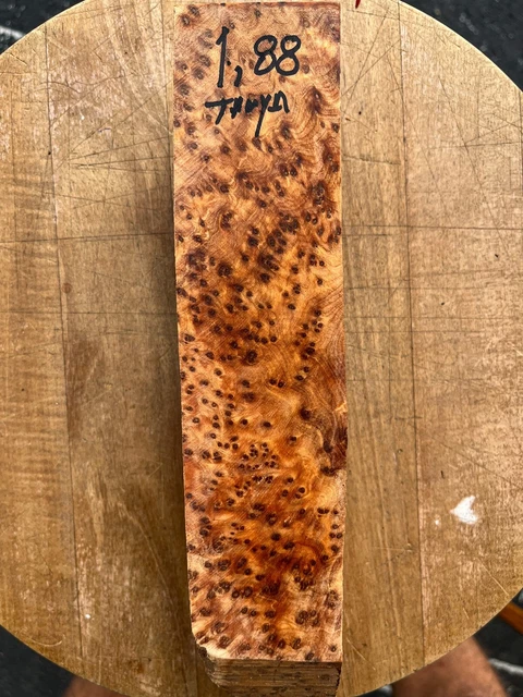 Cuadrado giratorio Thuya Burl 2 x 2 x 9-3/4