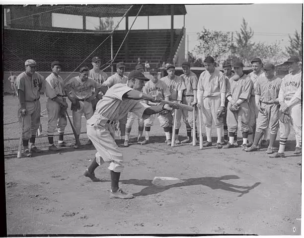 Jo Jo White Giving Batting Lesson - Jo Jo White Star Of The Ame 1935 Old Photo