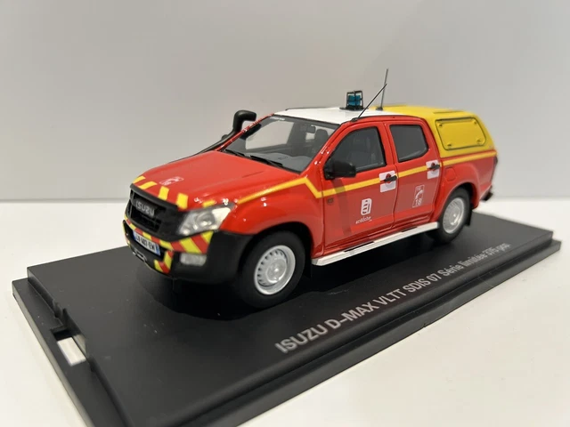 Miniature Nissan Navara Double Cabine – Pompiers – Alarme – Échelle 1/43 – Neuf