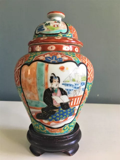 Ancien pot couvert en porcelaine Asiatique