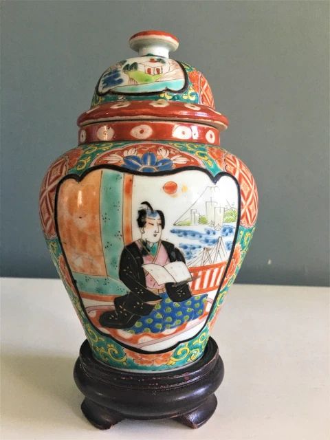 Ancien pot couvert en porcelaine Asiatique