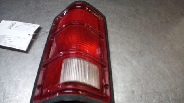 Driver Tail Light Sweptline Without Bezel Fits 88-93 DODGE 150 PICKUP 8686925