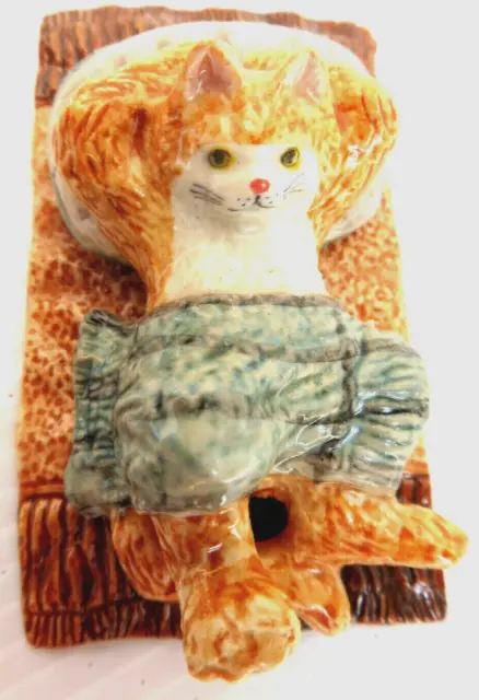 KLIMA K964 Miniature statuette en porcelaine - CHAT SUR SERVIETTES N° 29 CAT