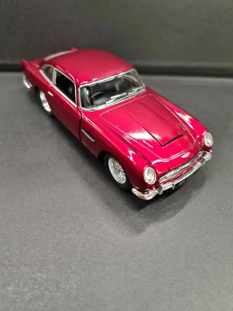 LJ019 SUN STAR 1002 1/18 Voiture Aston Martin DB5 1963 rouge