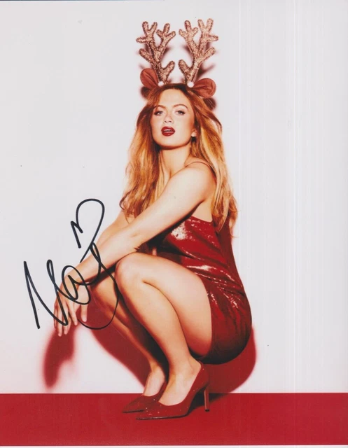 Maisie Smith   **HAND SIGNED**  10x8 photo   ~  AUTOGRAPHED
