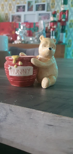 DISNEY CLASSIC POOH Border Fine Arts Enesco 2003 Pooh Ceramic Egg Cup