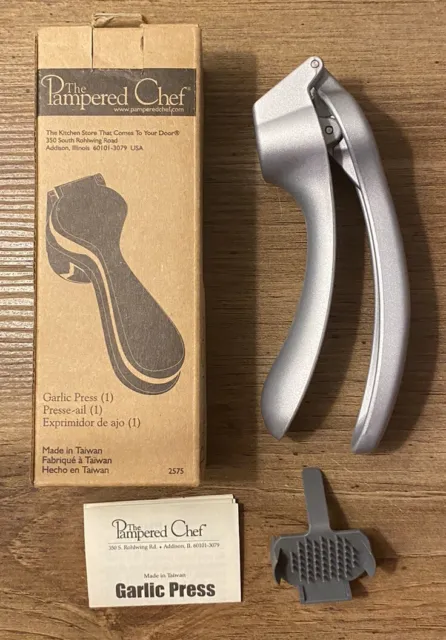 https://www.picclickimg.com/sqsAAOSwnghldHJD/Pampered-Chef-Garlic-Press-2576-With-Cleaning-Tool.webp
