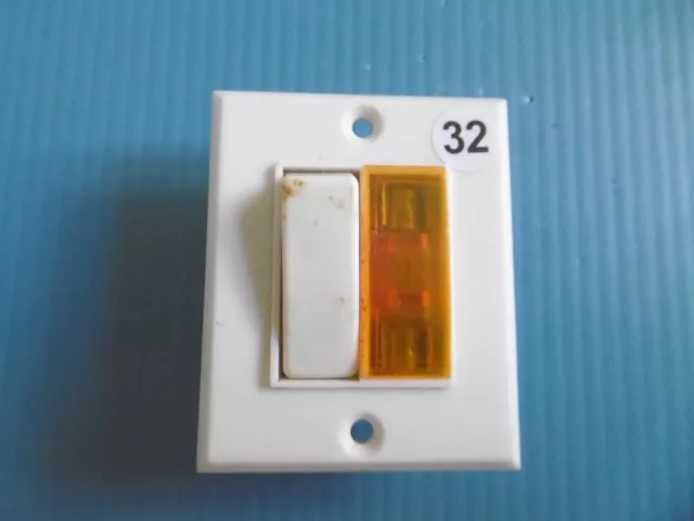 Legrand Mistral Inter Va Et Vient Avec Temoin Lumineux Non Tester Occasion N°32