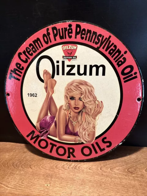 62 Vintage ''Oilzum Motor Oils '' Gas, Oil Pump Plate 12 Inch Porcelain Sign