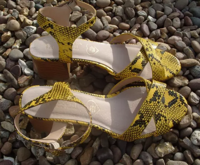 PRIMARK WIDE FIT Extra Comfort Sandals Size 4 New 4.99