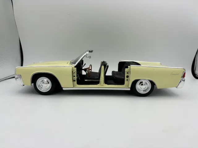 Ricko 1963 Lincoln Continental Convertible Yellow 1:18 Model Car No Doors 1/18