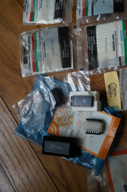 1 1/4 LBS of IC Eprom chips, NOS and used for use, or GOLD Recovery, Salvage