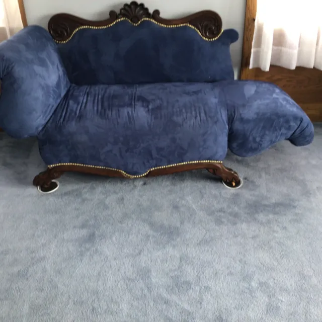 Victorian fainting couch. Both arms are adjustable.  Blue This is pick up  only 3