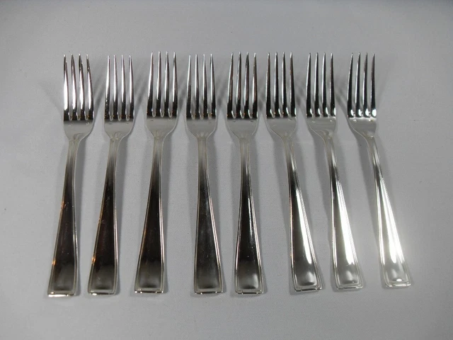 Douze fourchettes à gâteau en argent massif
