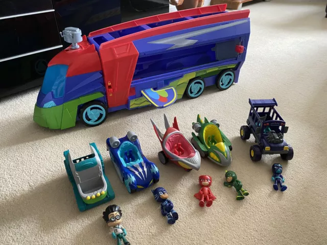 PJ MASKS TRANSFORMING MOBILE HQ VEHICLE And 5 Vehicles With Figures 01