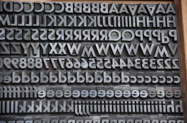 5 KG CARACTÈRE en plomb typographique , linotype / monotype d