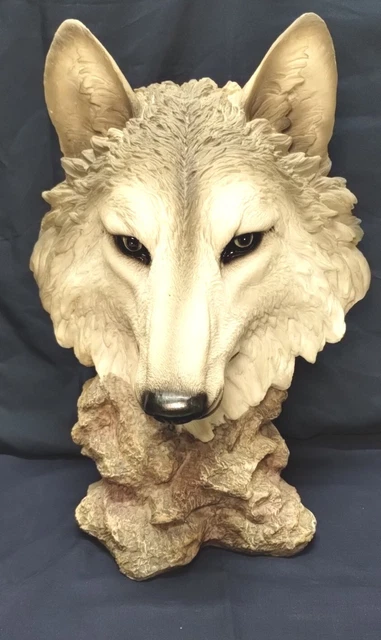 IH Casa Decor Resin Wolf Head