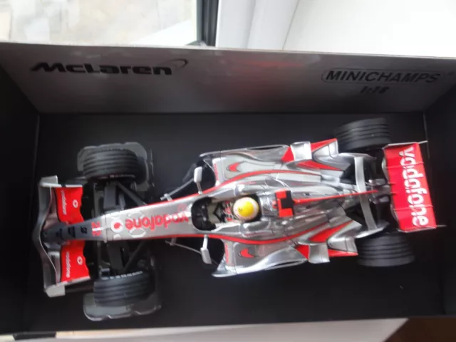 Lewis Hamilton 1/18 F1 Minichamps McLaren MP4/23 Campione del Mondo 2008 1° CAMPIONE.