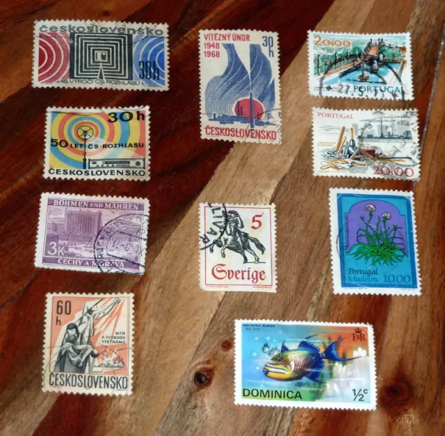 10 alte Briefmarken aus der Tschechoslowakei, Schweden, Dominica und Portugal