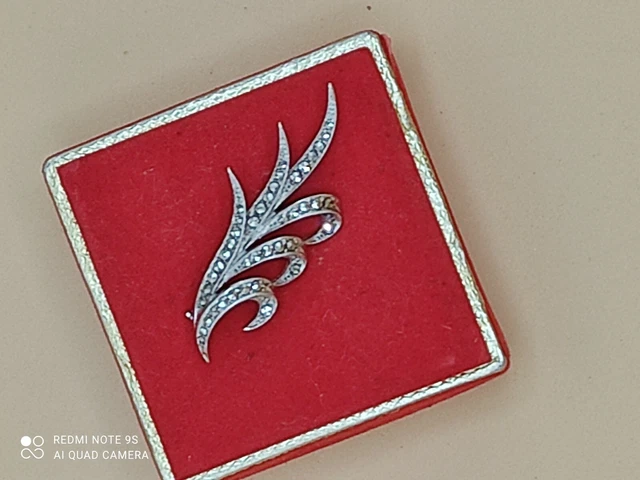 Bijou Ancien Broche en forme de fougère Marcassite Argent Massif