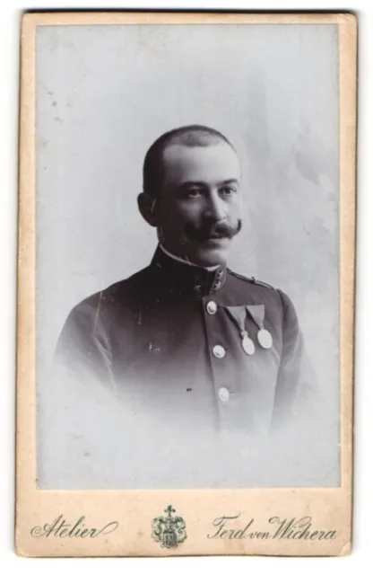 Fotografie Ferd. v. Wichera, Mährisch Weißkirchen, K. K. Soldat in Uniform mit