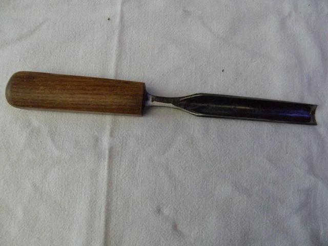 Ancienne Gouge De Sculpteur / ébéniste Estampillée Peugeot - Acier Et Bois