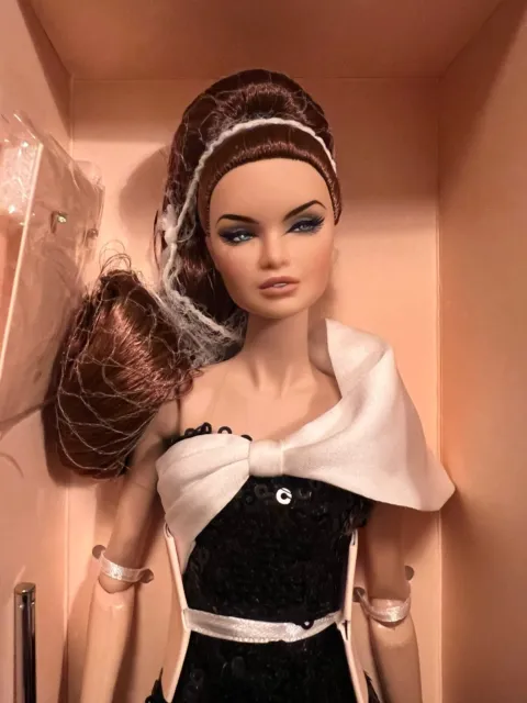 Barbie Muñeca de máquina de coser, máquina de coser y peinar a la moda con  muñeca y piezas de patrón incluidas, kit creativo de manualidades de