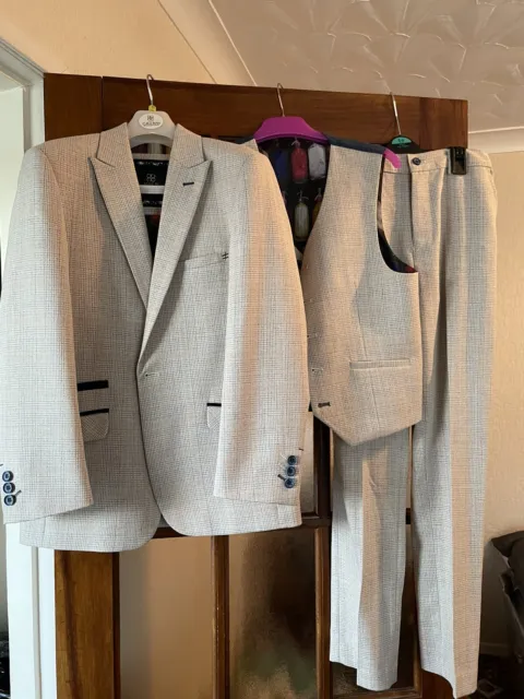 Cavani 3 piece suit