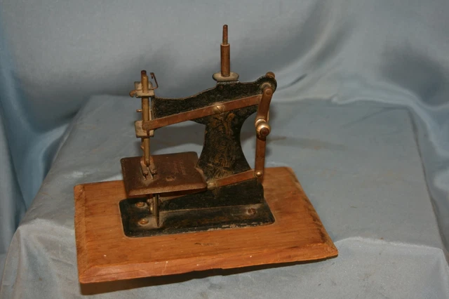 MACHINE À COUDRE ancienne à manivelle AB ** EUR 150,00 - PicClick FR