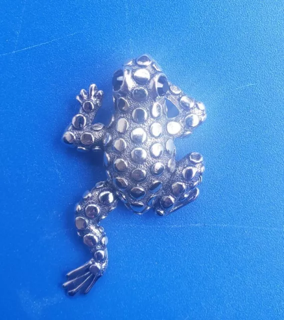 Vintage Silver Tone Frog with Black Eyes Brooch Pin