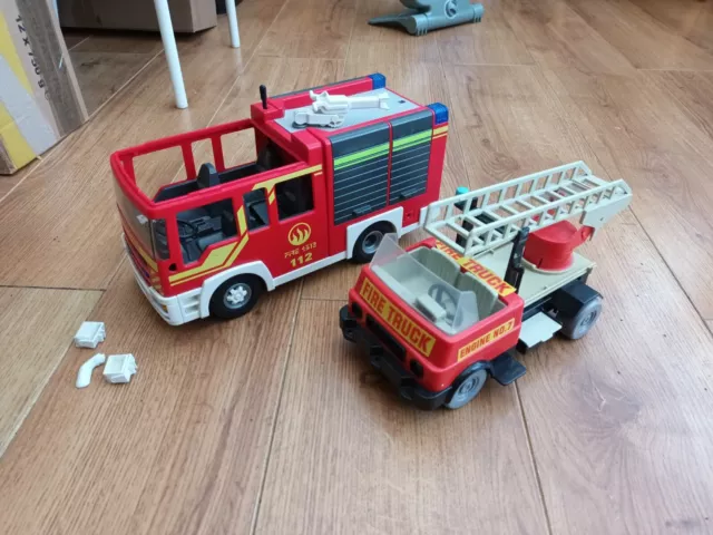 ② Playmobil 4819+ 7465, 4820 4822 Lot Caserne de pompiers