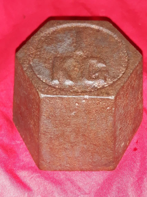 Ancien Poids De 1 Kg En Fonte – Objet Vintage, Occasion – Idéal Comme Jouet Enfant Ou Décoration Industrielle