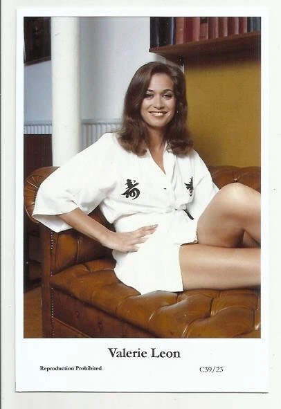 (Bx28) Valerie Leon Swiftsure Photo Postcard (C39/23) Filmstar Pin Up Glamor