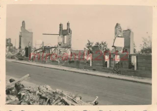 Foto, erst RAD dann Wehrmacht, Vormarsch, Kampfspuren in der Stadt 2, 5026-710