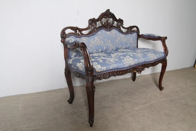 Antico divanetto epoca fine 800 bellissimi intagli . Misure introvabili