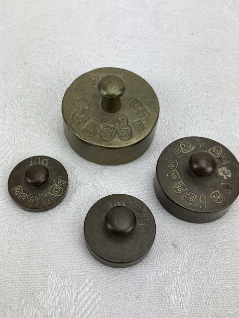 4 kleine Gewichte Messing  aus Apotheke