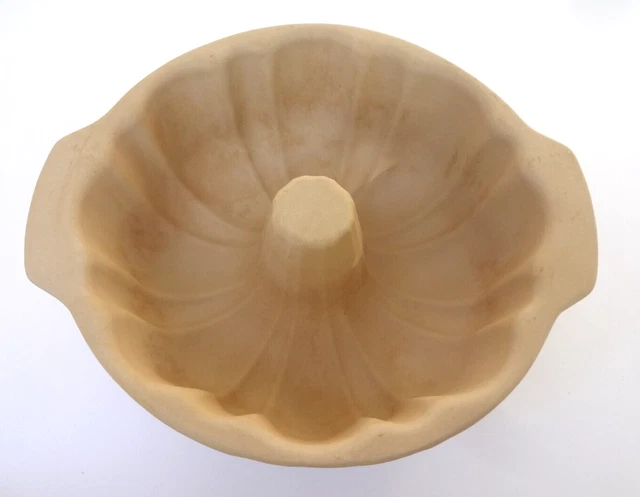 The Pampered Chef Family Heritage Stoneware 10" Bundt Baking Fluted Cake Pan