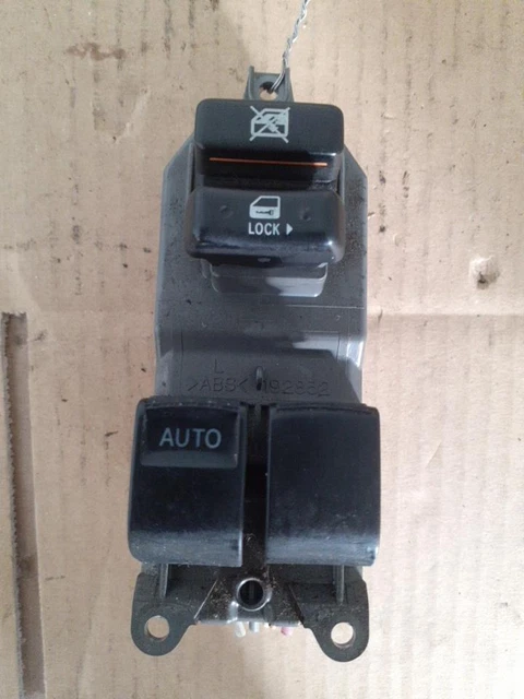 Interrupteur de leve vitre avant gauche TOYOTA YARIS 2 PHASE 1 1.3/R:68677620