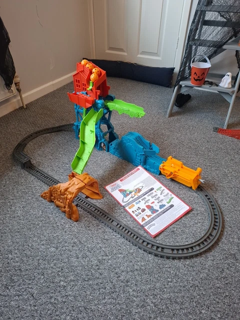 THOMAS AND FRIENDS Trackmaster Cave Collapse Set With Building