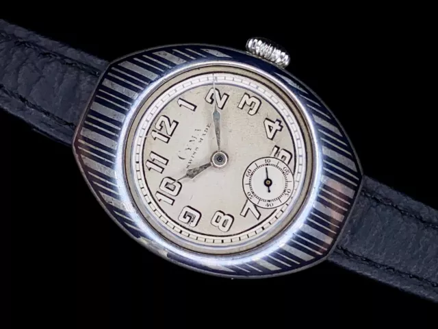Raro WW1 Art Déco 1915 Cyma Plata Tonneau Reloj, Niello Plata, 28mm, Servicio