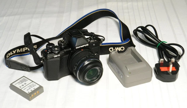 Olympus OM-D E-M10 MkII Digital SLR Camera 14-42mm Lens BCS-5 Charger + 2 Batts