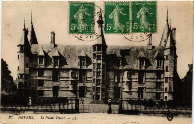 CPA NEVERS - Le Palais Ducal (355719)